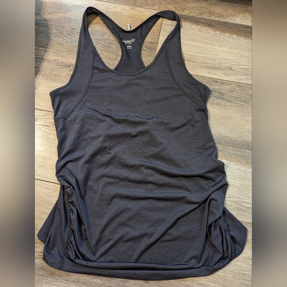 Old navy active maternity tank - Picture 1 of 2